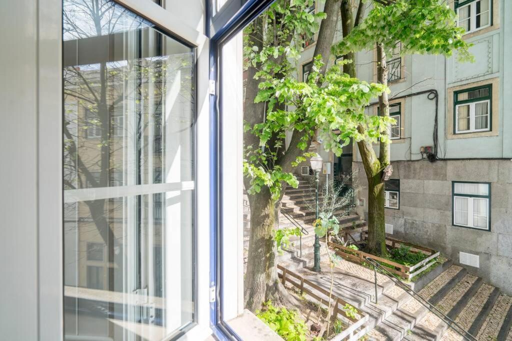 Beautiful Apartment Near The Center Of Lisbon Exterior photo